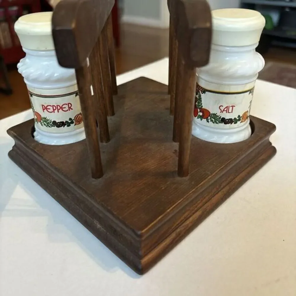 MCM Wood Napkin‎ Holder Milk Glass Salt and Pepper  Set Vintage Early American